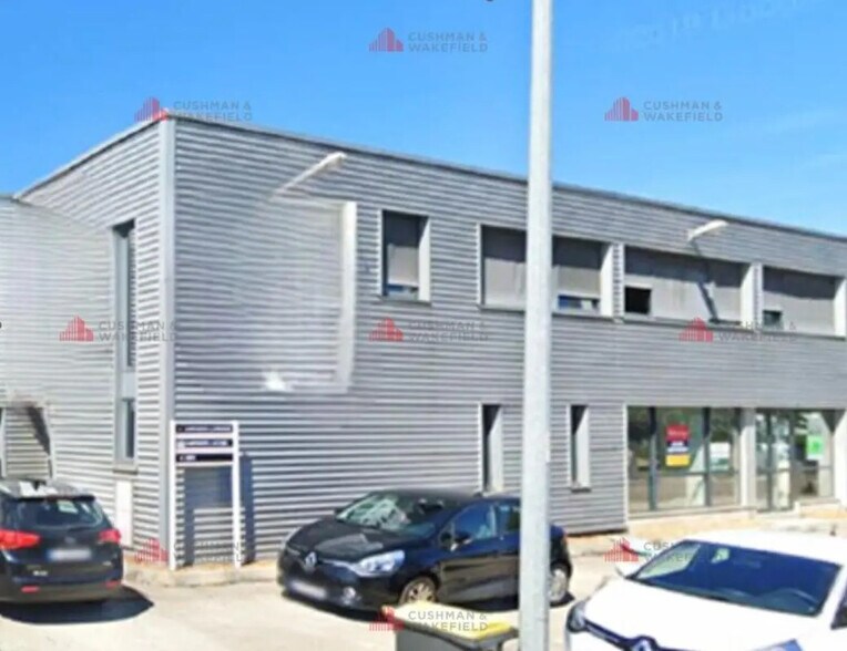 Office in Besançon for lease - Building Photo - Image 2 of 2
