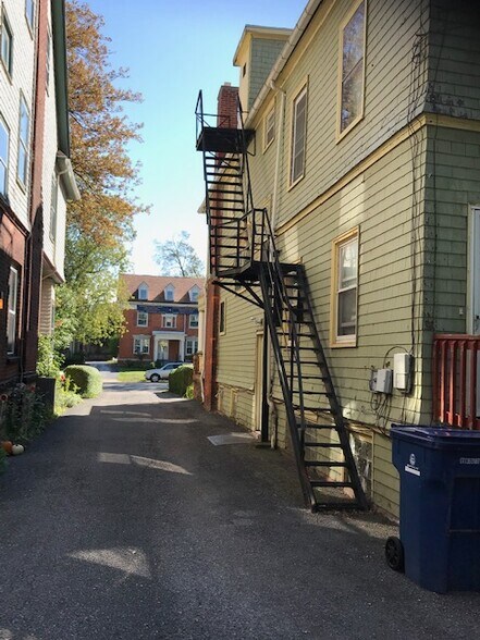 340 Elmwood, Buffalo, NY à vendre - Photo du bâtiment - Image 2 de 22