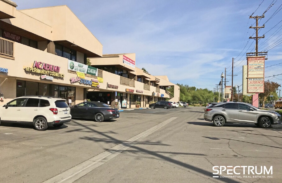 21101-21163 Victory Blvd, Canoga Park, CA for lease - Building Photo - Image 2 of 22