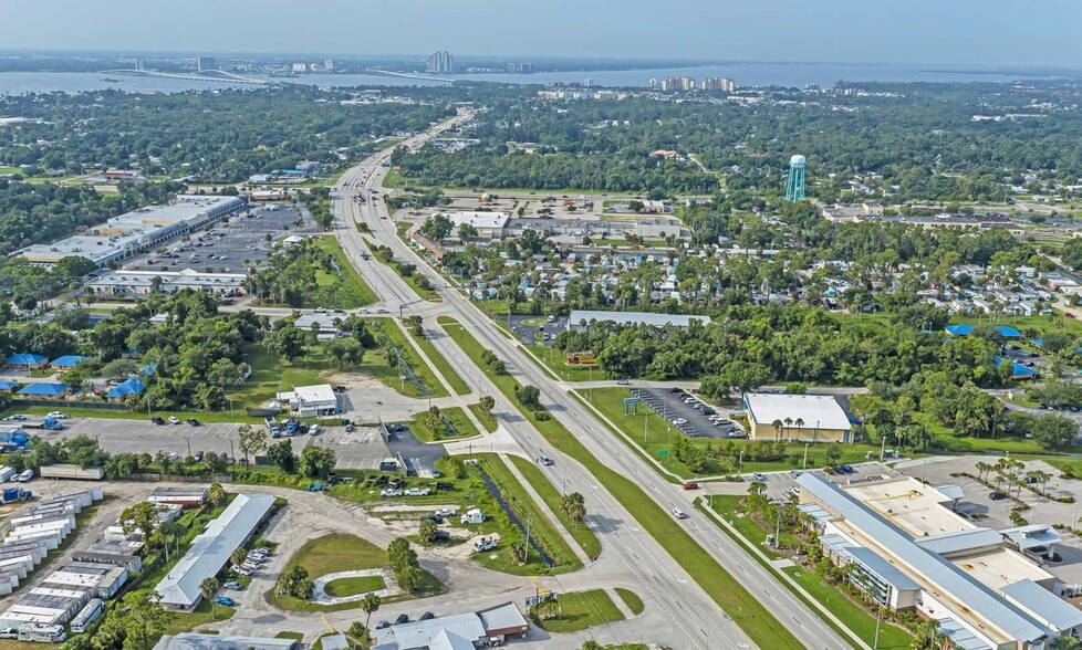 1919 N Tamiami Trl, North Fort Myers, FL à vendre - Aérien - Image 3 de 5