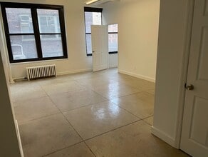 227-229 W 29th St, New York, NY à louer Photo intérieure- Image 2 de 4