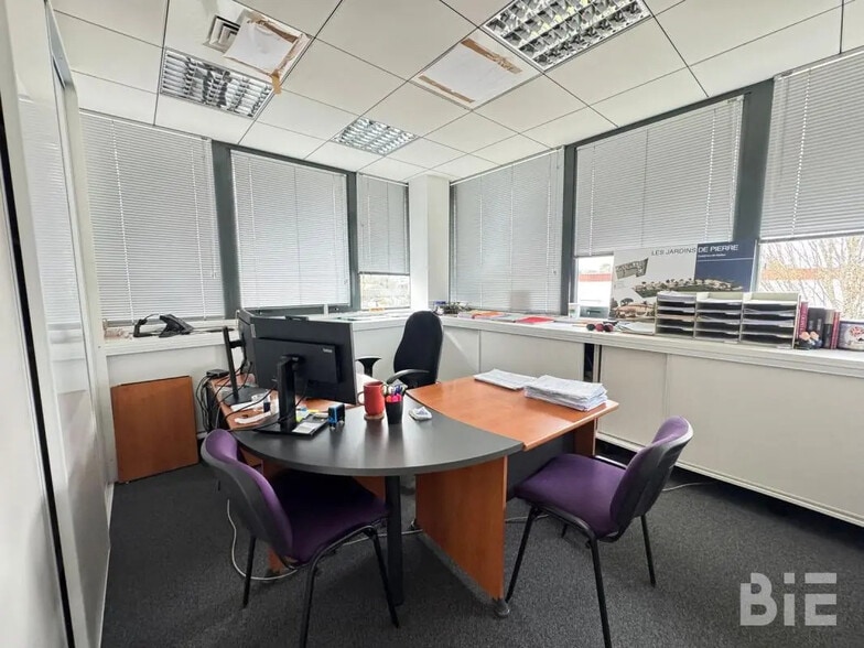 Office in Pessac for lease - Interior Photo - Image 3 of 4