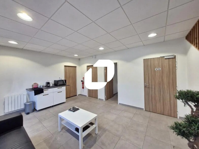 Flex in Collégien for lease - Interior Photo - Image 3 of 7