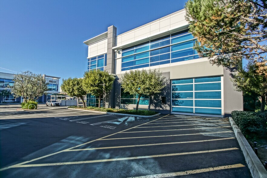 887-889 N Douglas St, El Segundo, CA à louer - Photo du bâtiment - Image 3 de 29