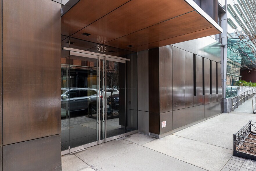 505 Greenwich St, New York, NY for lease - Building Photo - Image 3 of 7
