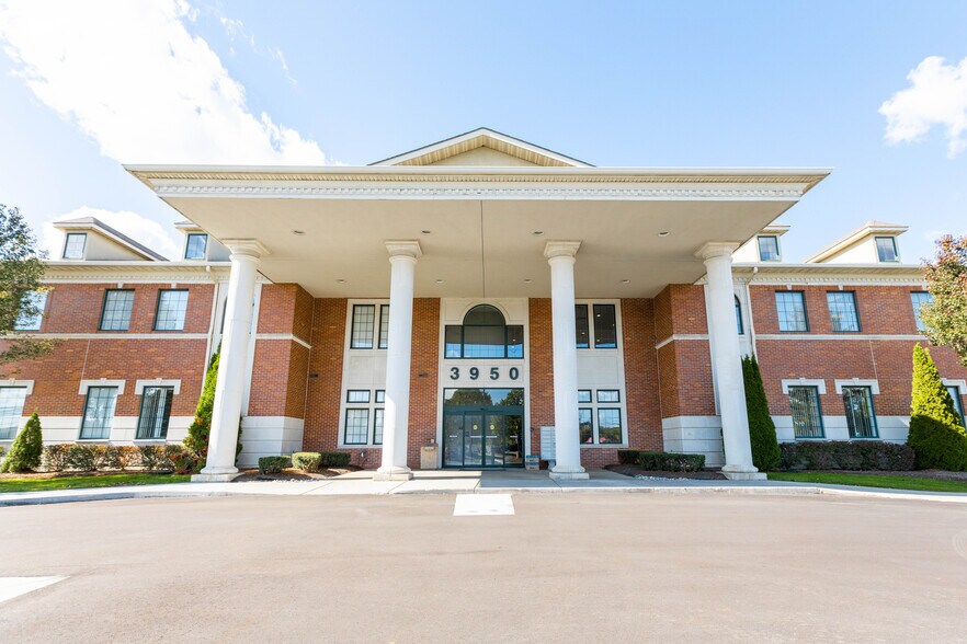 3950 S Rochester Rd, Rochester Hills, MI à louer - Photo du bâtiment - Image 1 de 1