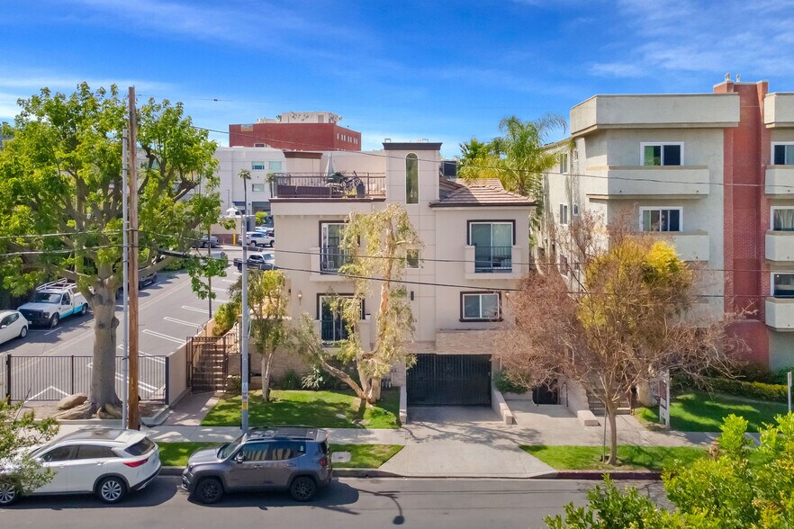4325 Stern Ave, Sherman Oaks, CA à vendre - Photo du bâtiment - Image 2 de 27