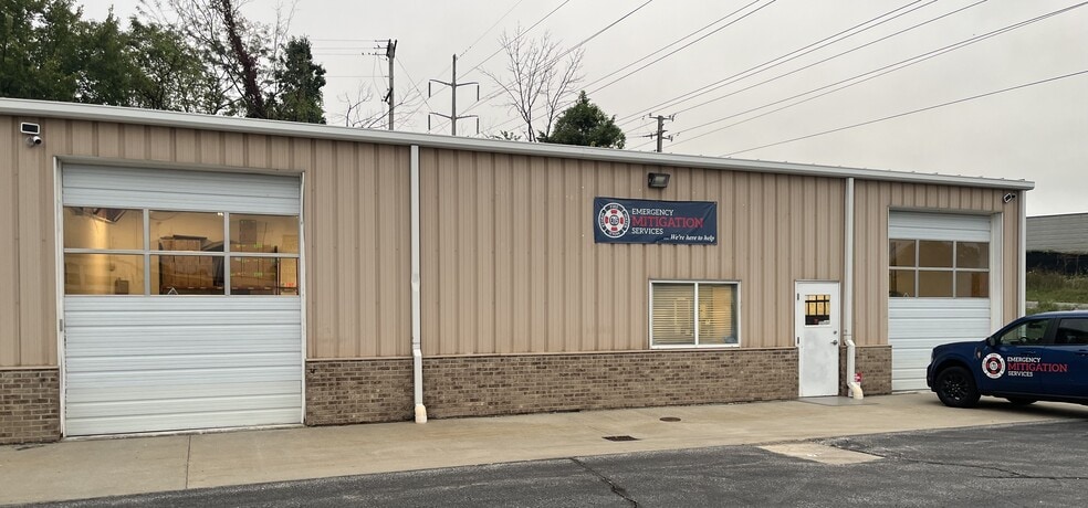 2309 W 40 Hwy, Blue Springs, MO for lease - Building Photo - Image 1 of 7