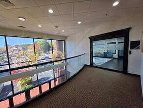 303 Corporate Center Dr, Stockbridge, GA for lease Interior Photo- Image 2 of 25
