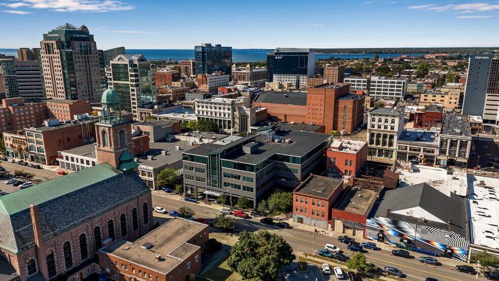 665 Main St, Buffalo, NY à louer - Photo du bâtiment - Image 2 de 46