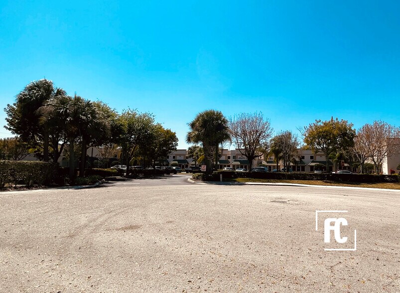 2662-2698 SE Willoughby Blvd, Stuart, FL à vendre - Photo du bâtiment - Image 3 de 5