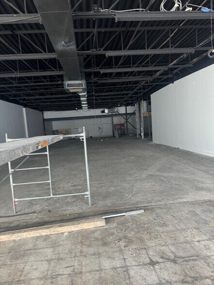 145-149 Boul Saint-Jean-Baptiste, Châteauguay, QC for lease - Building Photo - Image 3 of 5