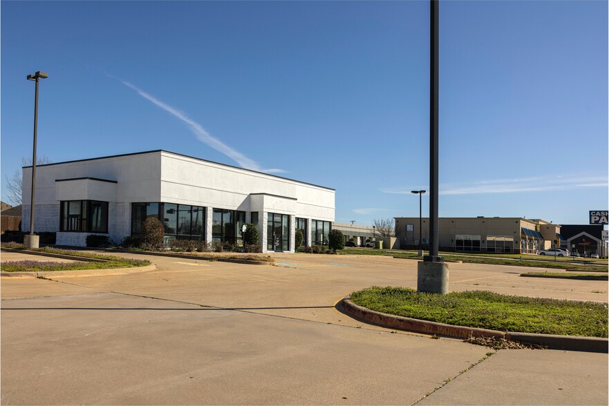 6000 Rufe Snow Dr, North Richland Hills, TX for lease - Building Photo - Image 2 of 11