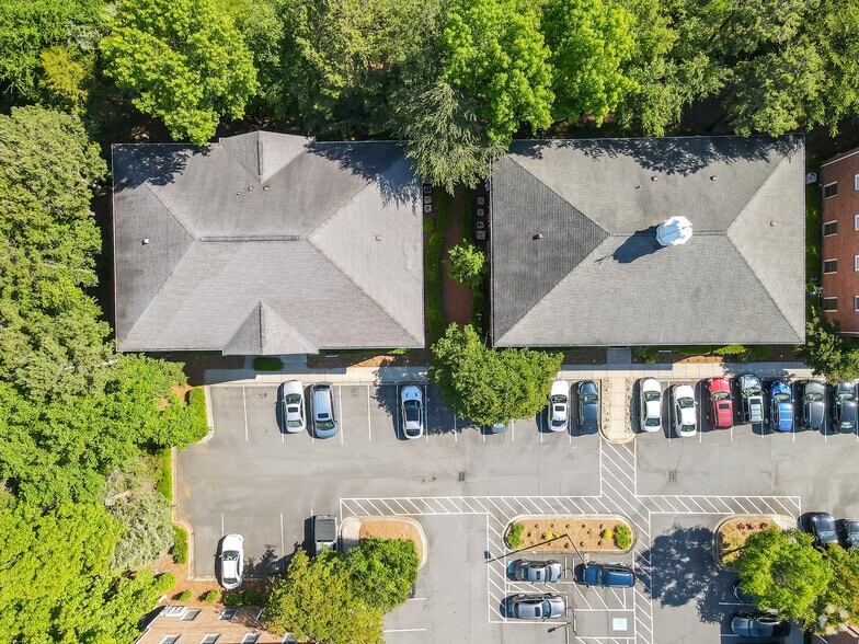 8823 University East Dr, Charlotte, NC for lease - Building Photo - Image 2 of 6