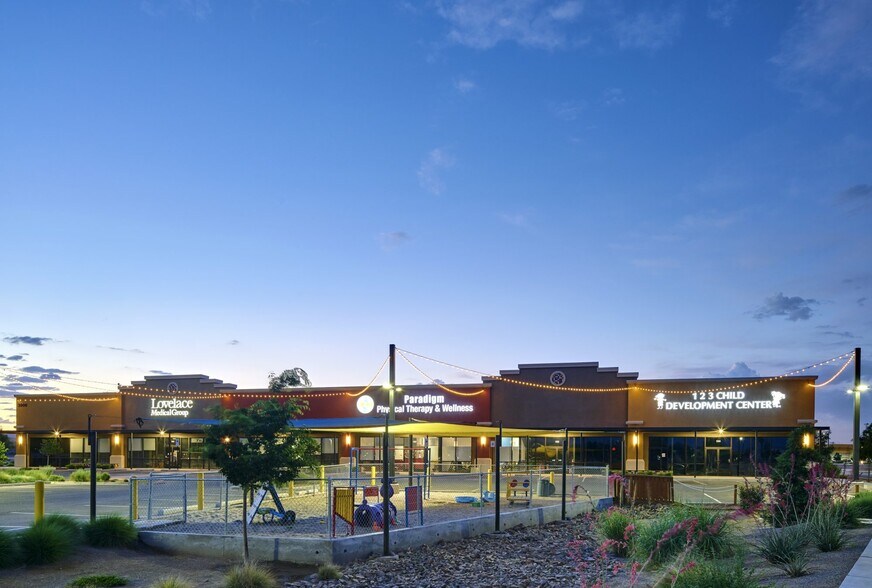 3817 Las Estancias Way SW, Albuquerque, NM à louer - Photo du bâtiment - Image 3 de 11