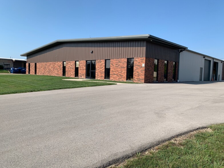 2465 S 170th St, New Berlin, WI for lease - Primary Photo - Image 1 of 5