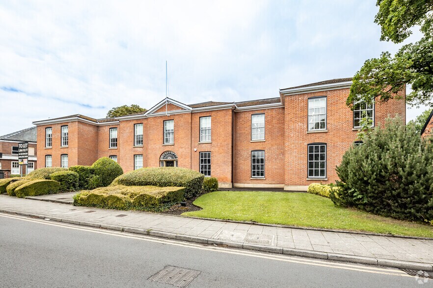 High St, Cheadle à louer - Photo du bâtiment - Image 2 de 2