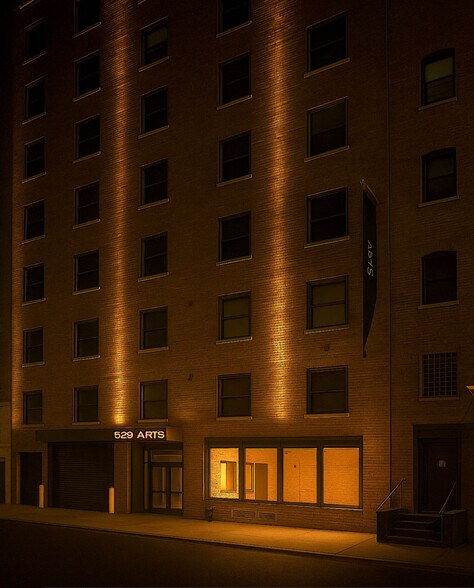 529-535 W 20th St, New York, NY à louer - Photo du bâtiment - Image 3 de 7