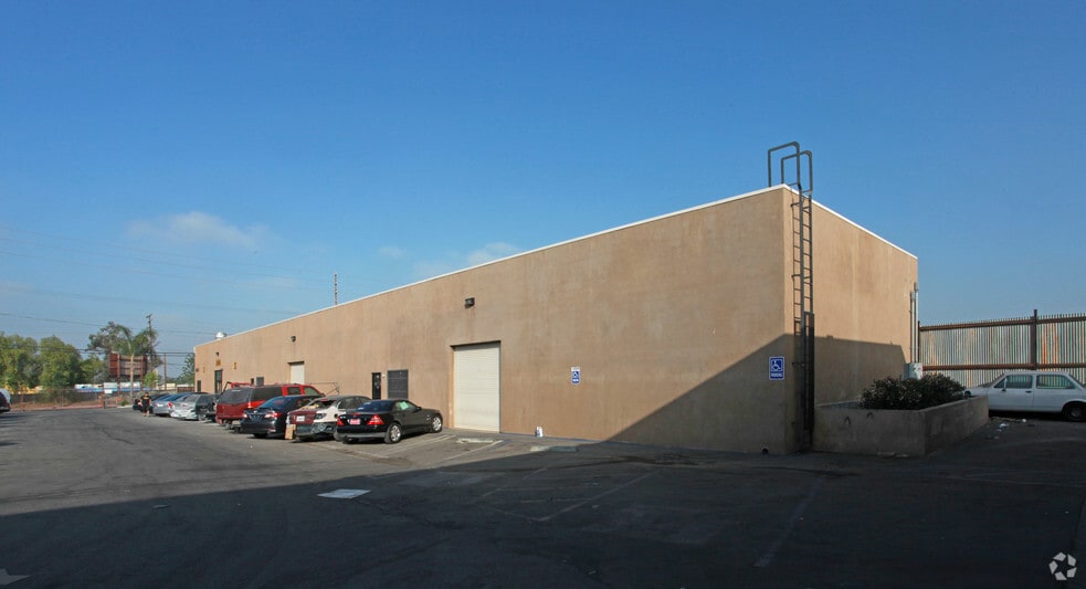 9830 San Fernando Rd, Pacoima, CA à louer - Photo du bâtiment - Image 3 de 3