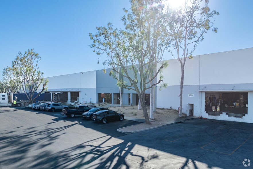 2910 E Pacific Commerce Dr, East Rancho Dominguez, CA for lease - Building Photo - Image 2 of 6