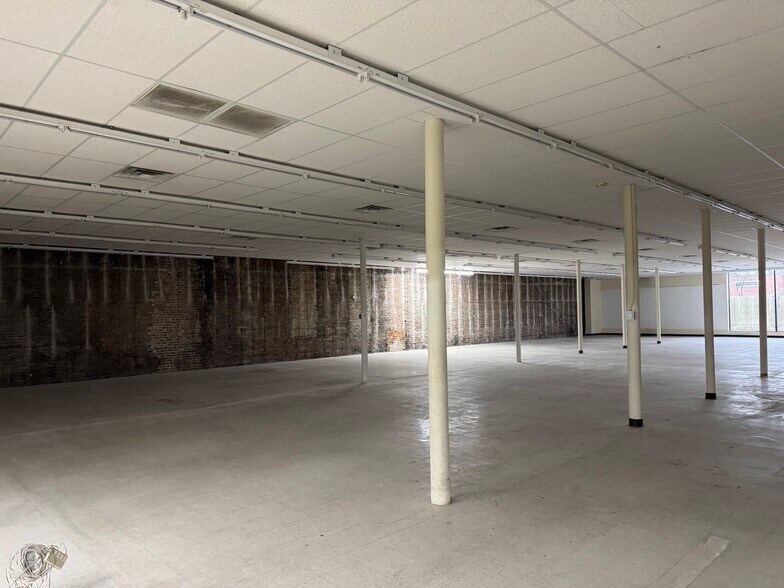 4811 N Milwaukee Ave, Chicago, IL à louer - Photo du bâtiment - Image 3 de 10