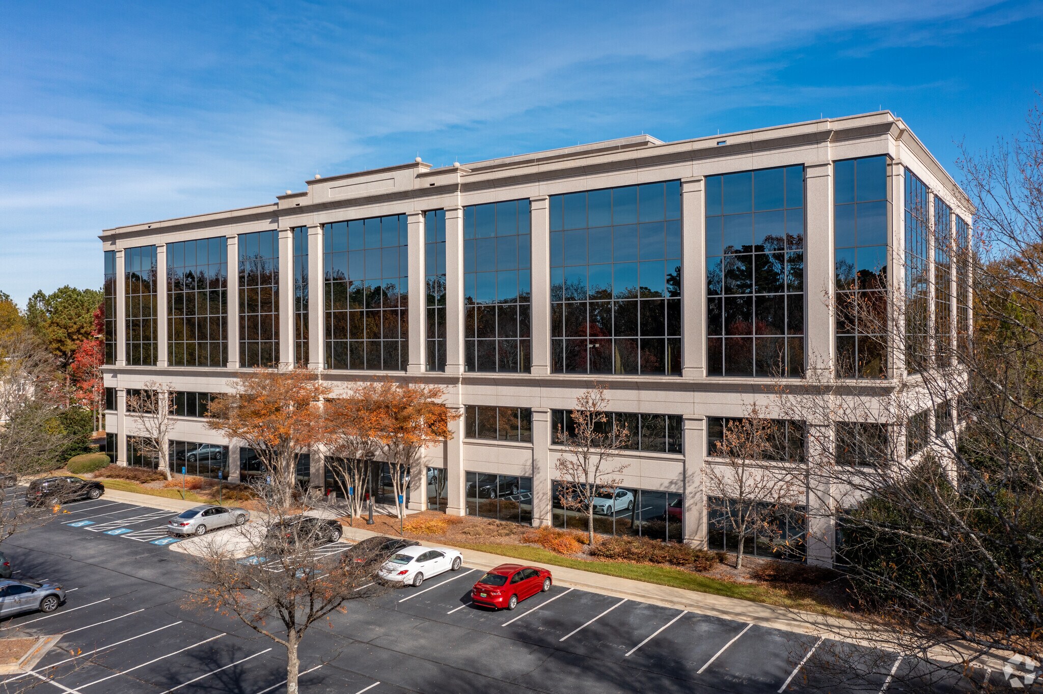 3805 Crestwood Pky NW, Duluth, GA à louer Photo du bâtiment- Image 1 de 20