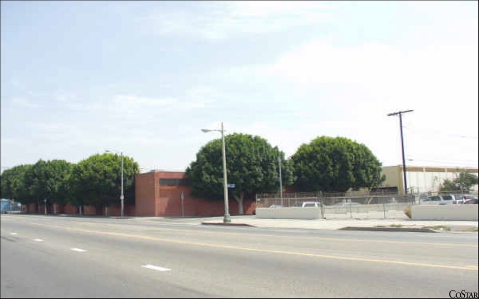 135 E 35th St, Los Angeles, CA for sale - Building Photo - Image 3 of 4