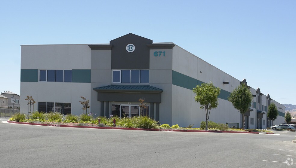 671 Willow Pass Rd, Pittsburg, CA à vendre - Photo du bâtiment - Image 3 de 29