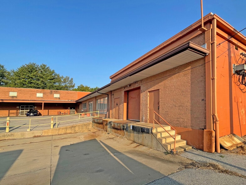 9769 Reavis Park Dr, Affton, MO for sale - Building Photo - Image 2 of 7