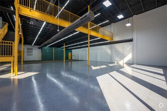 8904 Regents Park Dr, Tampa, FL à louer Photo intérieure- Image 2 de 8