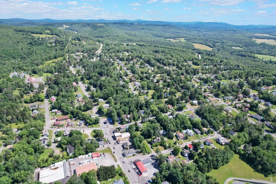 301 N Main St, Liberty, NY à vendre - Photo du bâtiment - Image 2 de 15