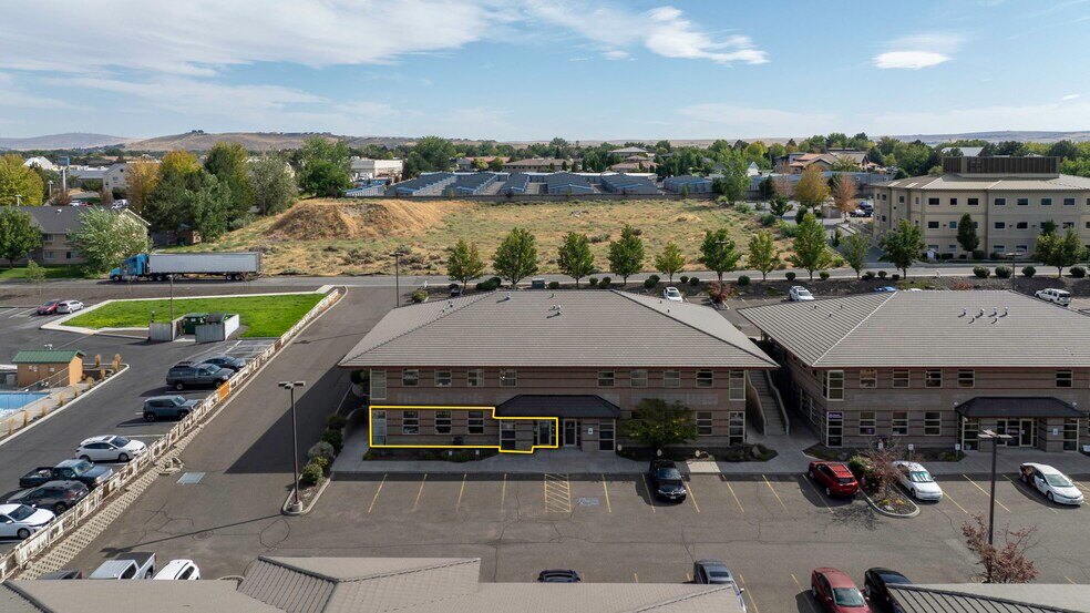 8019 W Quinault Ave, Kennewick, WA à vendre - Photo du bâtiment - Image 2 de 18