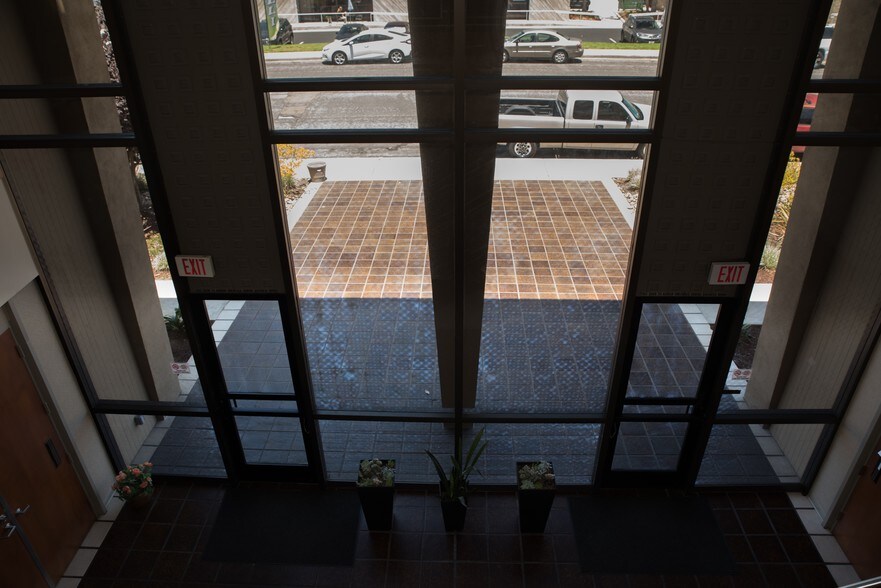 8305 Vickers St, San Diego, CA à louer - Photo du bâtiment - Image 2 de 7