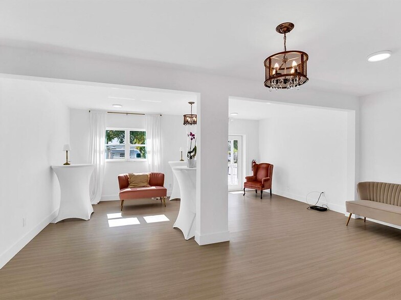 1708 Old Dixie Hwy, Vero Beach, FL for sale - Interior Photo - Image 3 of 33