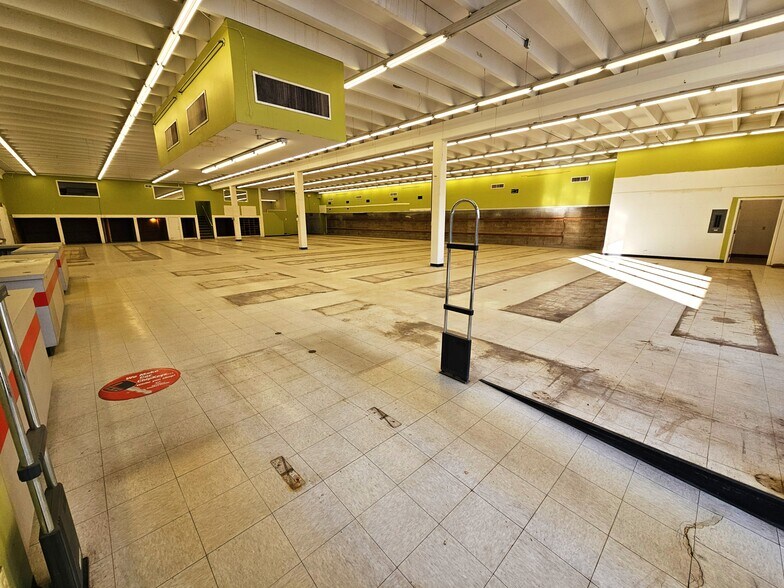 1804-1816 Nicollet Ave, Minneapolis, MN for lease - Building Photo - Image 3 of 16