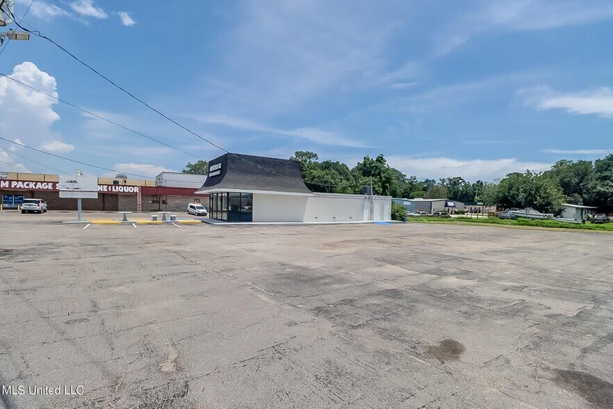 507 Pass Rd, Gulfport, MS à vendre - Photo du bâtiment - Image 2 de 25