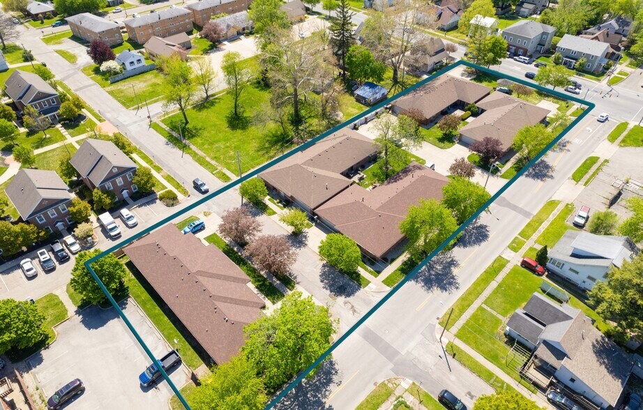 714 College Dr, Anderson, IN à vendre - Photo du bâtiment - Image 2 de 50