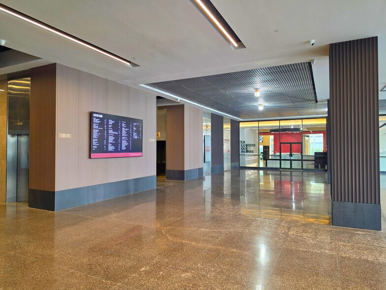 9300-9340 Boul Saint-Laurent, Montréal, QC à louer - Hall d’entrée - Image 3 de 13