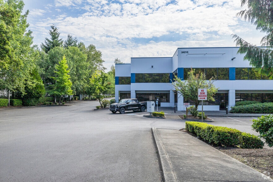 34210 9th Ave S, Federal Way, WA for lease - Primary Photo - Image 1 of 12