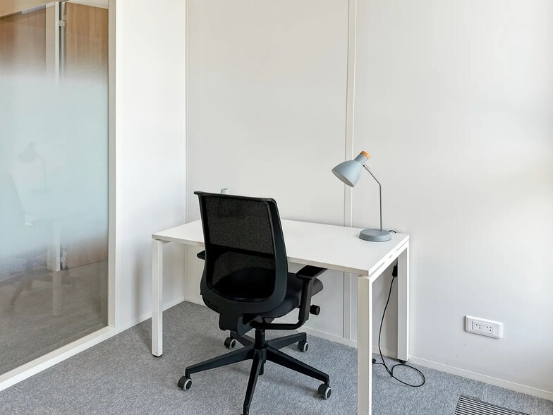Office in Grenoble for lease - Interior Photo - Image 3 of 10