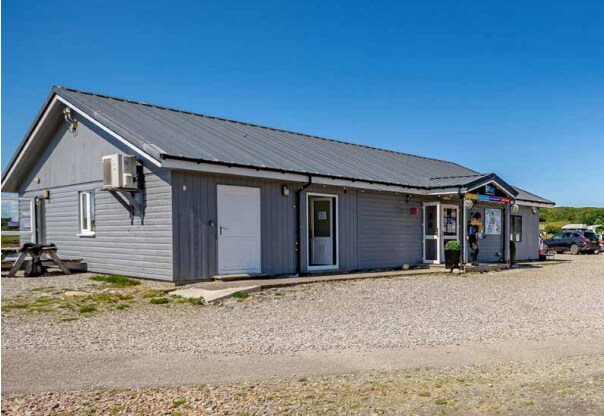 Portefeuille de 2 propriétés à vendre sur LoopNet.ca - Photo principale - Image 1 de 1