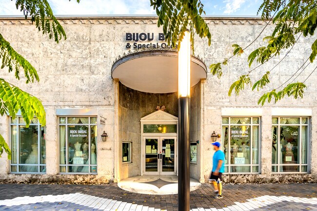 Plus de détails pour 340-350 Miracle Mile, Coral Gables, FL - Commerce de détail à louer