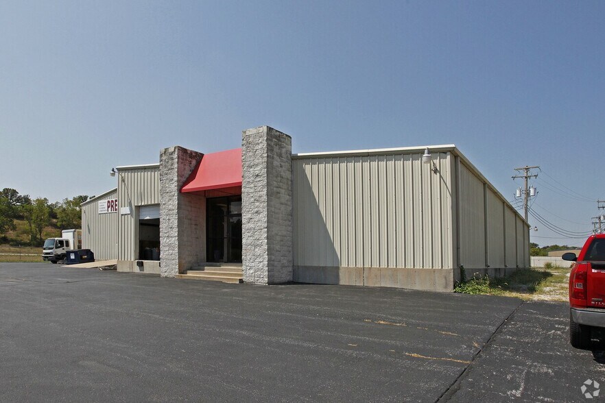2115 N Sports Complex Ln, Nixa, MO à louer - Photo du bâtiment - Image 2 de 5