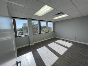 3665 Bee Ridge Rd, Sarasota, FL for lease Interior Photo- Image 2 of 6