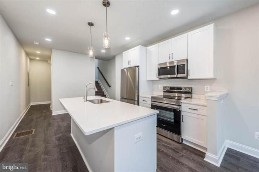 400 N Patterson Park Ave, Baltimore, MD for sale - Interior Photo - Image 2 of 43
