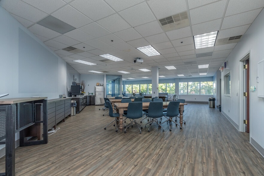 702 Spirit 40 Park Dr, Chesterfield, MO for lease - Building Photo - Image 2 of 8