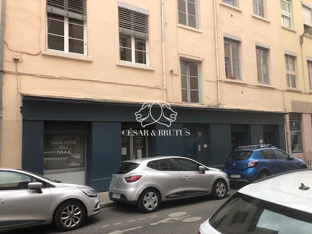 Retail in Lyon for lease - Building Photo - Image 1 of 10