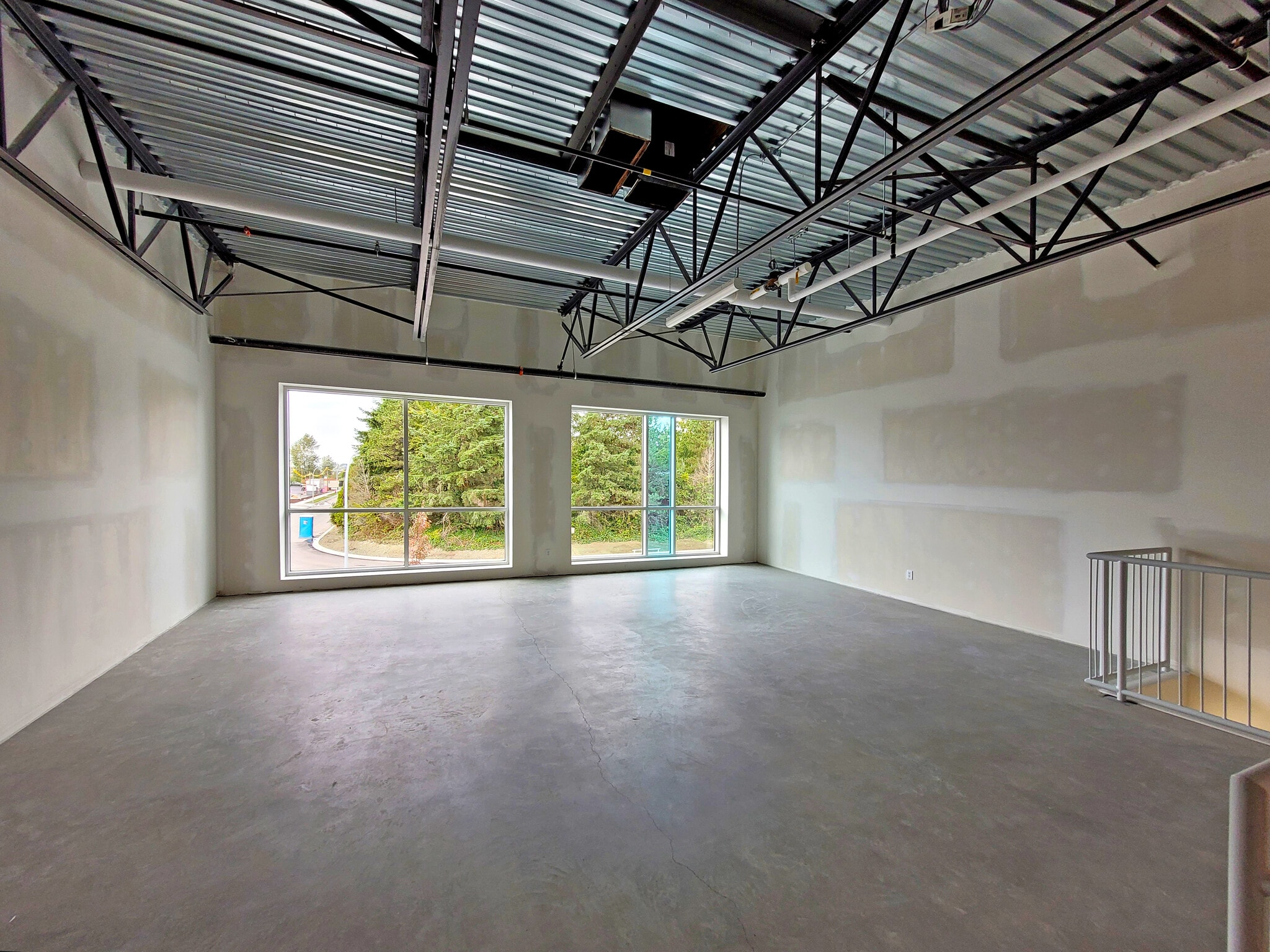 17280 Heather Dr, Surrey, BC for lease Interior Photo- Image 1 of 3
