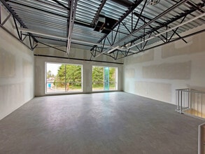 17280 Heather Dr, Surrey, BC for lease Interior Photo- Image 1 of 3