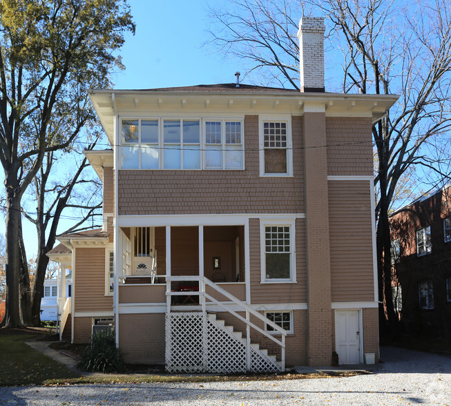 1004 N Elm St, Greensboro, NC à louer - Photo du bâtiment - Image 2 de 33